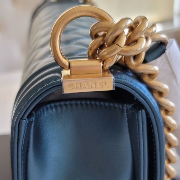 🦋 Chanel Boy Handbag - Picture 4 of 11